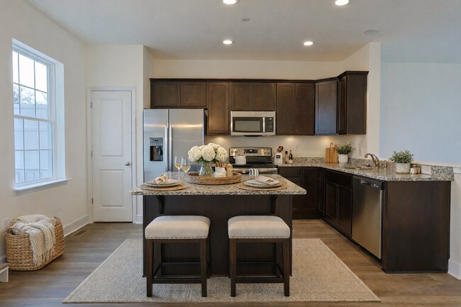 Building Photo - Townhome with Garage!
