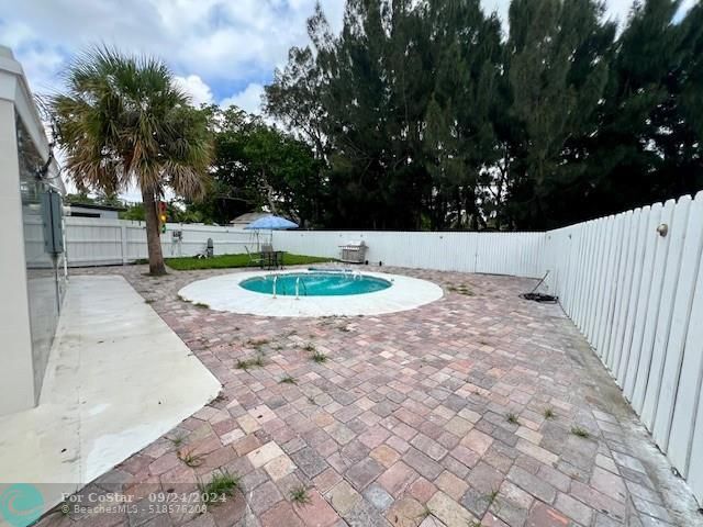 Building Photo - 327 Lancaster St