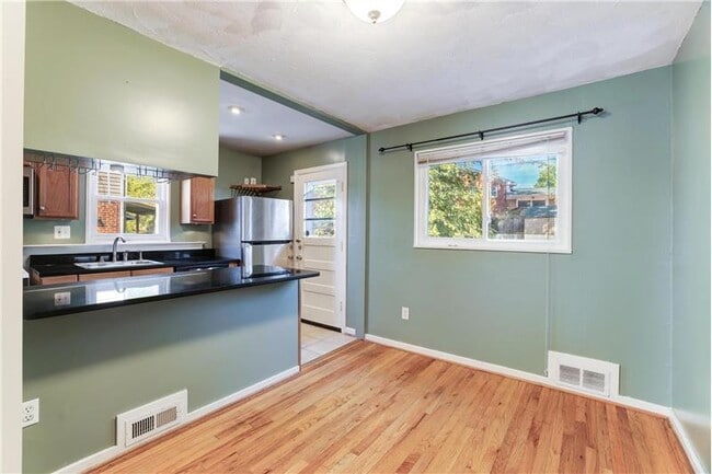 Building Photo - 2308 Mary Baldwin Dr