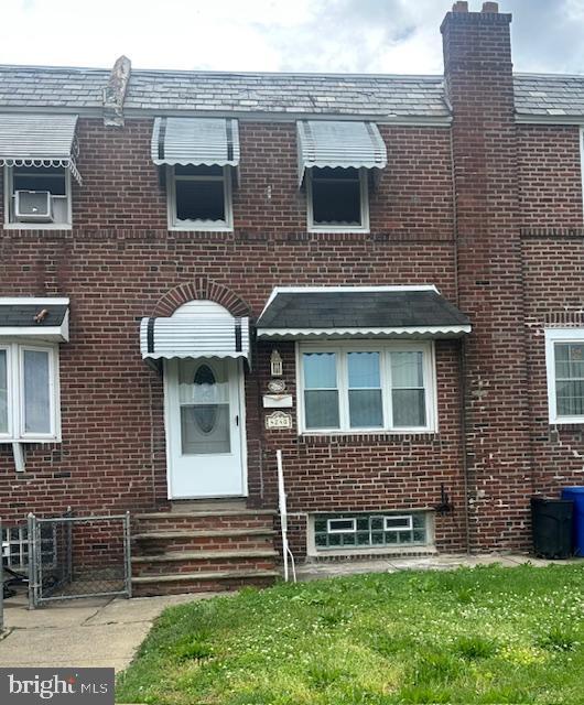 Building Photo - 4240 Sheffield Ave