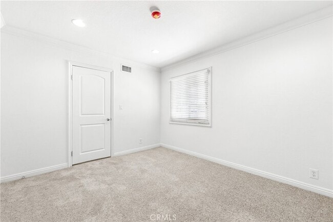 Building Photo - 5892 Meadowlark Dr