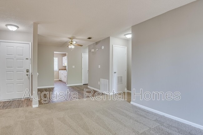 Building Photo - 2812 Thomas Ln