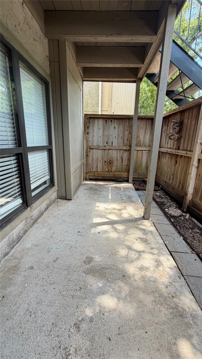 Building Photo - 5711 Sugar Hill Dr