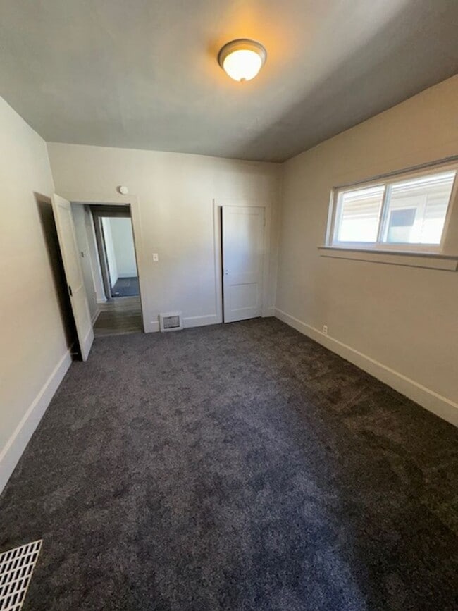 Building Photo - 14 W Tennessee St