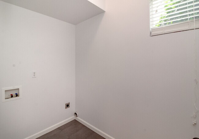 Building Photo - 1485 Bobs Hollow Ln
