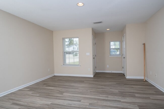 Building Photo - 3 bedroom 2.5  bath