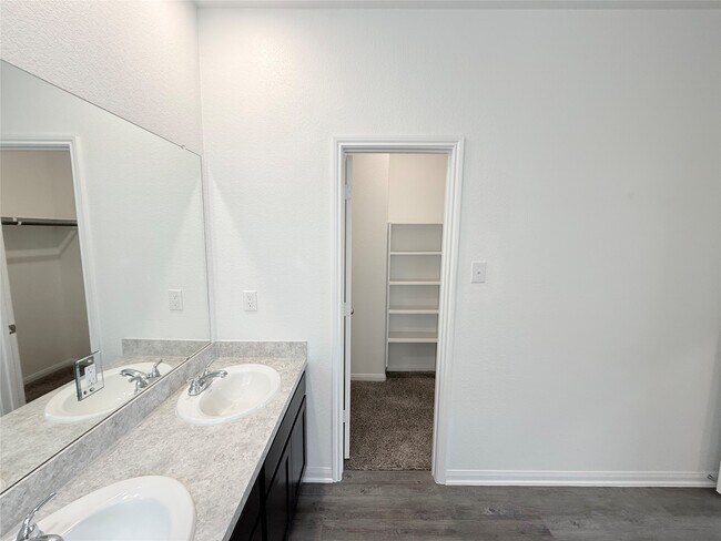 Building Photo - 14501 Sugar Pines Dr
