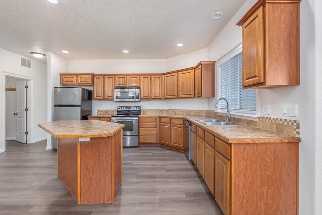 Building Photo - 911 N Scottish St