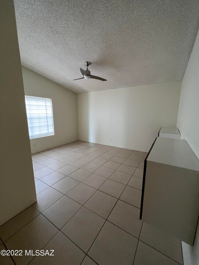 Building Photo - 6451 N Tierra De Las Catalinas