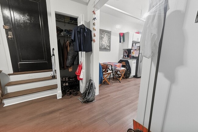 Building Photo - Newly Renovated 1 BR in Loyola on Lovely Quiet Block