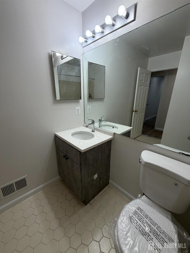 Building Photo - 32 Columbus Dr