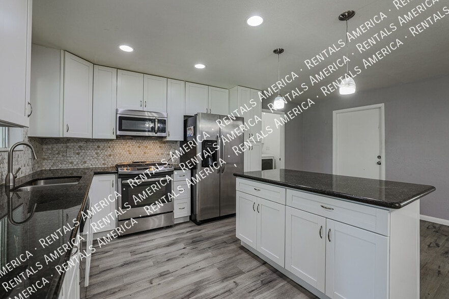 Building Photo - 6312 S College Ave