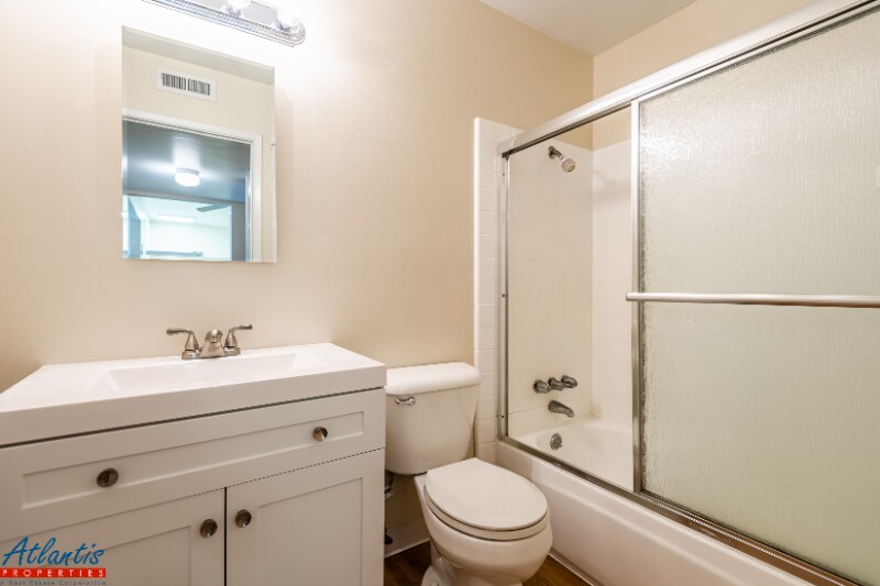 Building Photo - 642 Blythe Ct