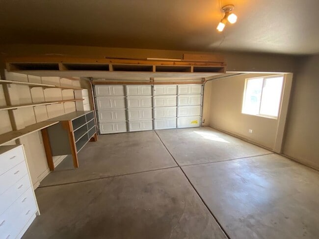 Building Photo - Move-in Bonus!! 3 bed -2.5 bath Twin Home