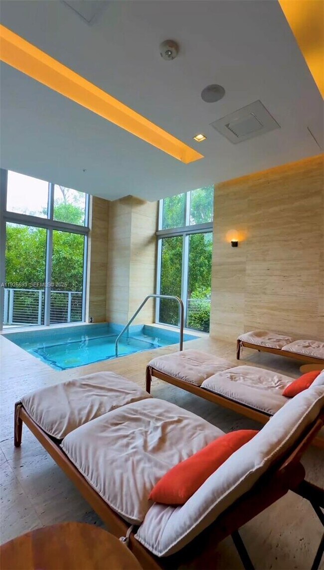 Building Photo - 16385 Biscayne Blvd