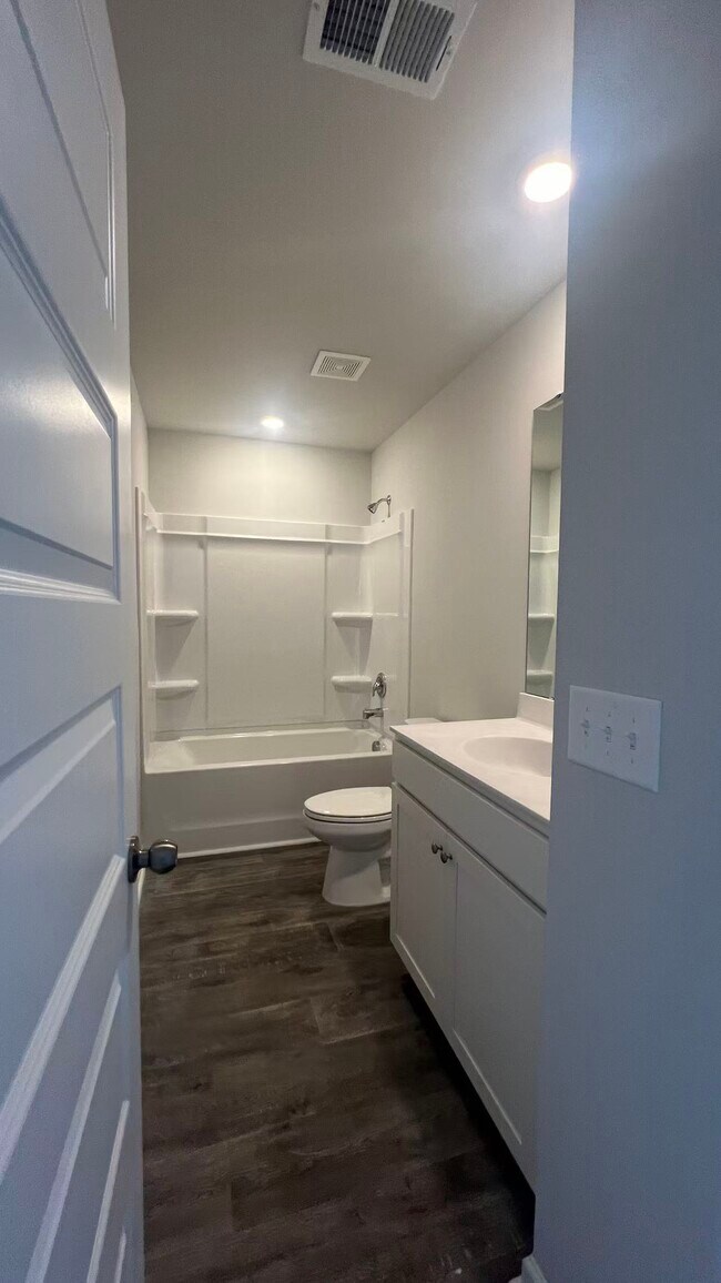 Building Photo - 116 Amethyst Dr