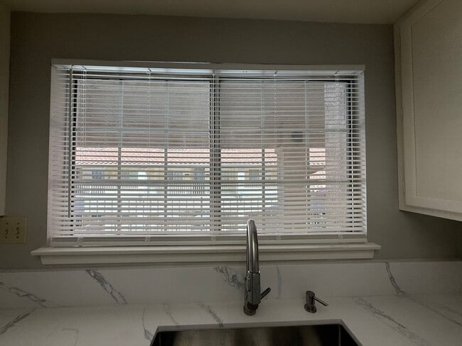 Building Photo - Jess Ranch- Brookhollow Condo, 55+ Communi...