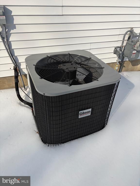 Building Photo - 35 Maynard Dr