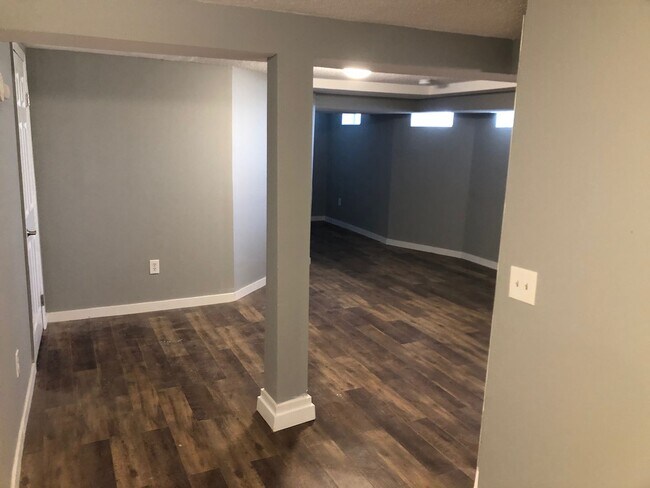 Building Photo - Spacious 4 Bedroom 2 Bathroom Home in Minneapolis!