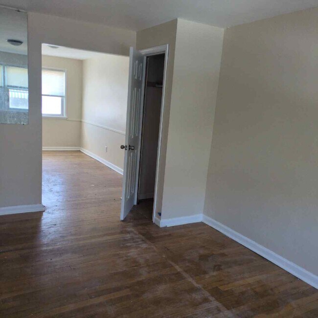 Building Photo - 2508 N Heald St