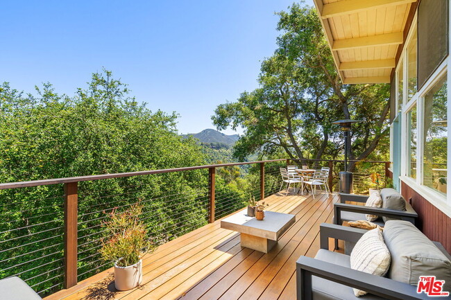 Building Photo - 19783 Valley View Dr