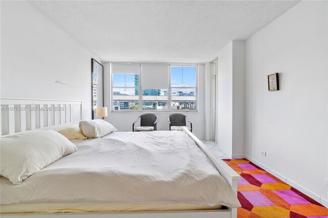 Building Photo - 6039 Collins Ave