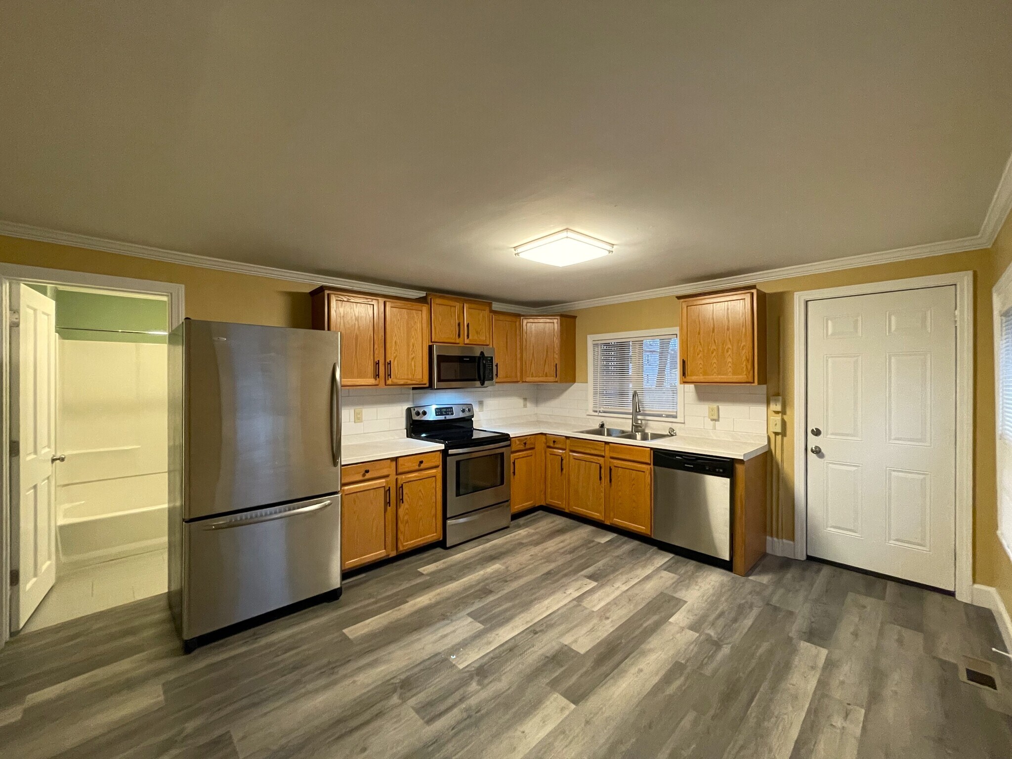 Kitchen - 625 W Church St