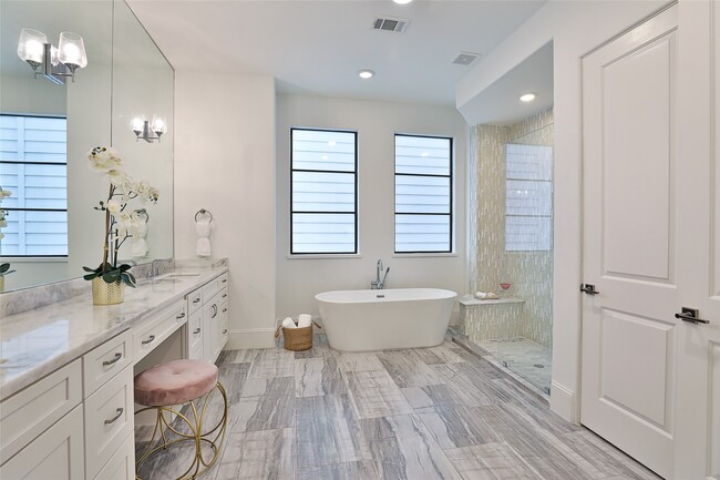 Building Photo - 4527 Graustark St