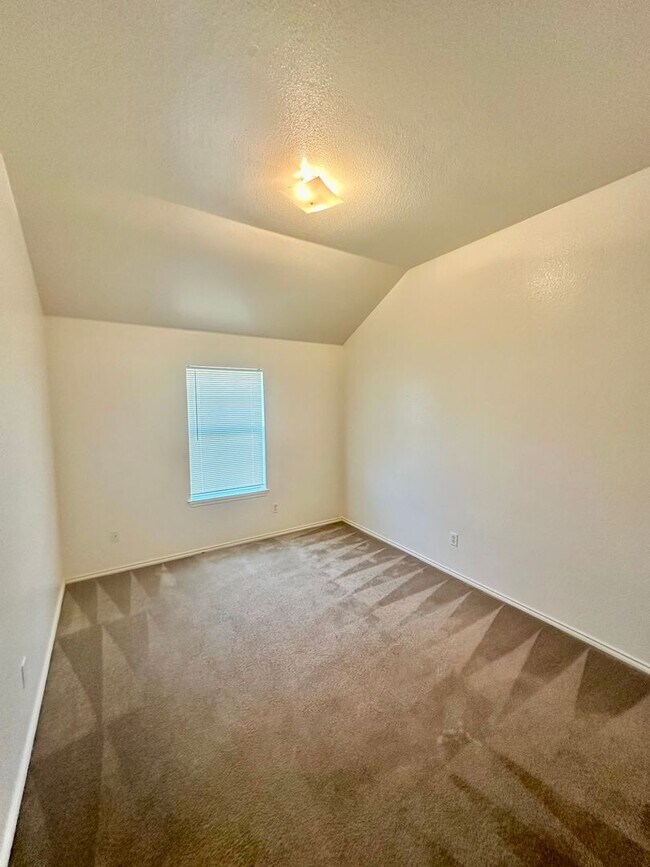 Building Photo - 904 Crymes Ln