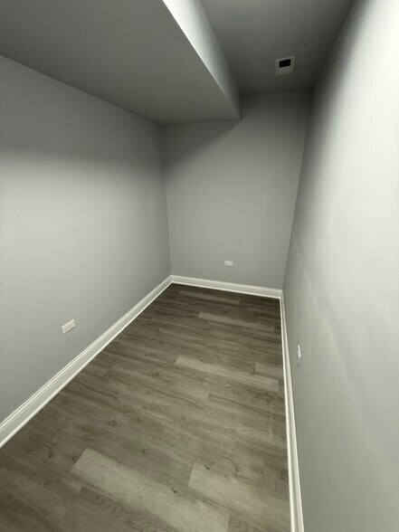 Building Photo - 3807 N Whipple St