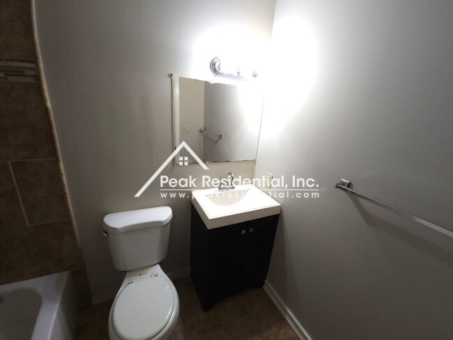 Building Photo - Updated 2bd/1ba Foothill Farms Condo with Carport