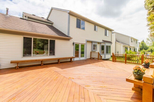 Building Photo - 2864 Mystic Dr