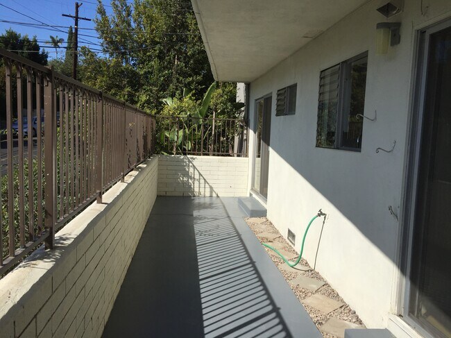 Building Photo - 3400 Club Dr