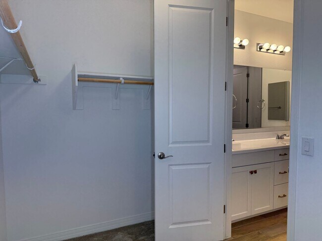 Building Photo - 1673 N St Francis Pl