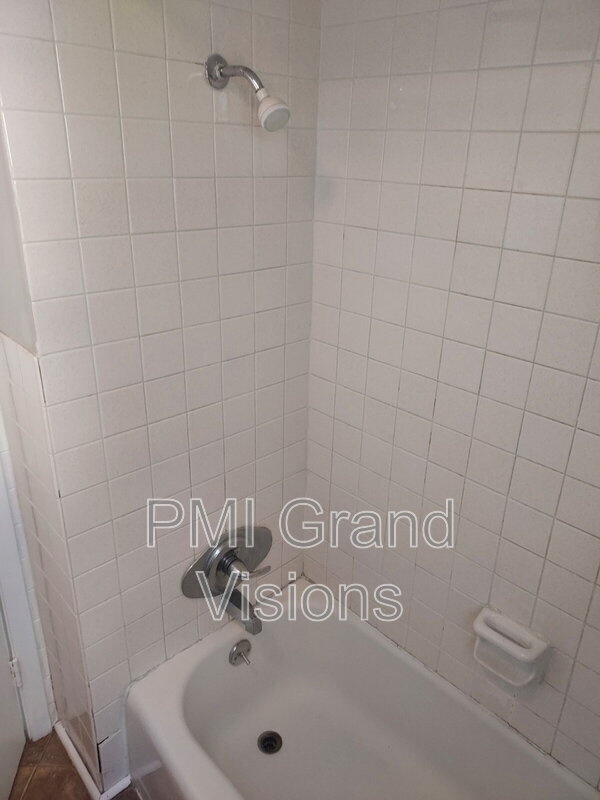 Building Photo - 340 N Monroe St