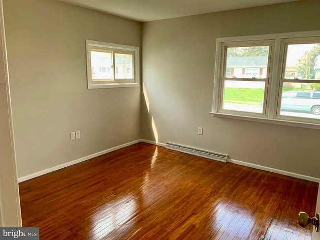 Building Photo - 3 Bedroom Rancher in Fireside