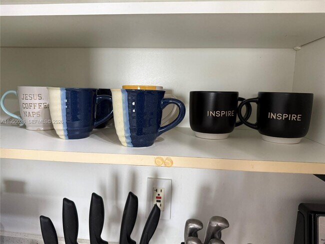 Building Photo - 17150 N Bay Rd