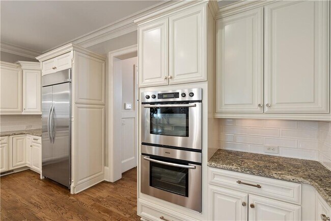 Building Photo - 6327 Howell Cobb Ct