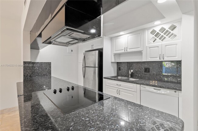 Building Photo - 155 Ocean Ln Dr