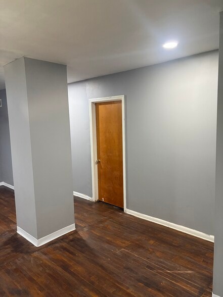 Building Photo - 582 Roberta Ave