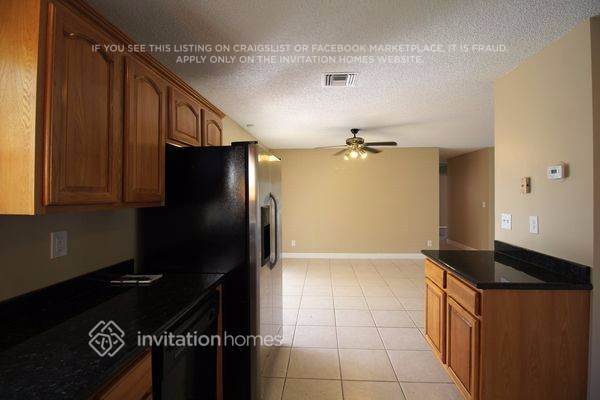 Building Photo - 6630 NW 24th Ct