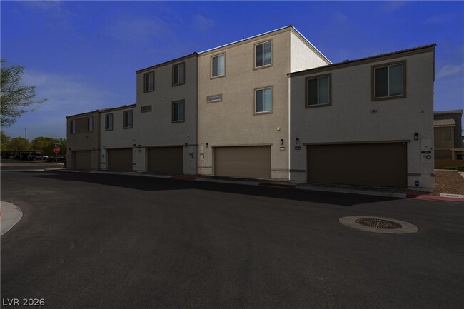 Building Photo - 6118 Garden Oasis St