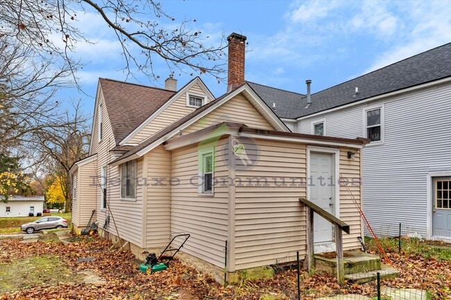 Building Photo - Newly Remodeled 3 Bedroom in MidTown!