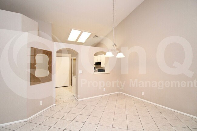 Building Photo - 118 N Heritage Dr