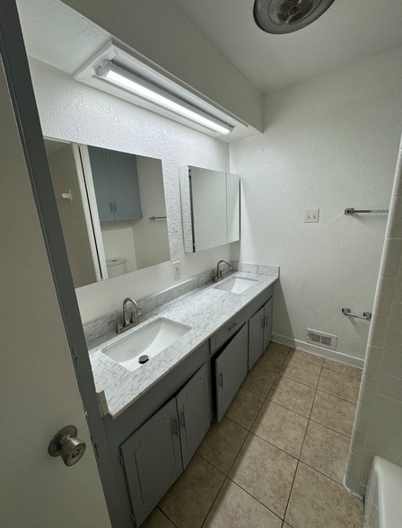 Building Photo - 7747 Dentcrest Dr