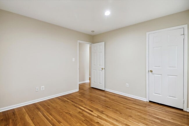 Building Photo - 5 BR 4.5 BA home with inground heated pool and extensive hardscape!