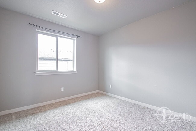 Building Photo - 12323 NE 116th Way