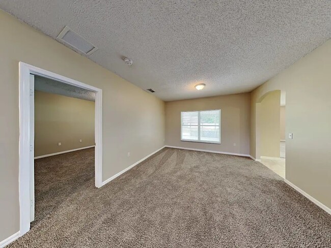 Building Photo - Exclusive