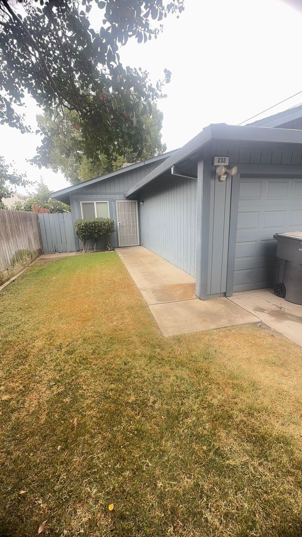 Primary Photo - Spacious 2-Bedroom Duplex for Rent