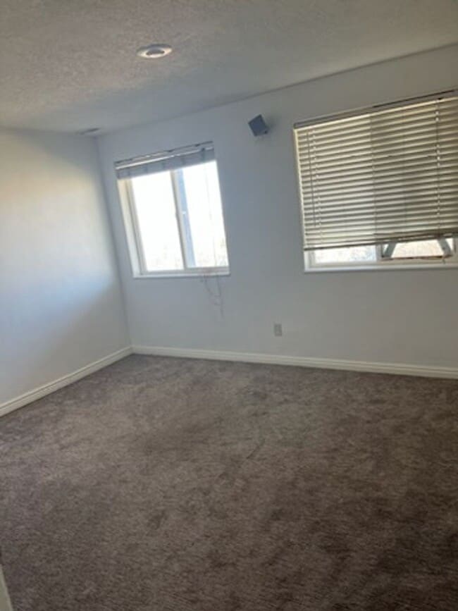 Building Photo - Charming home